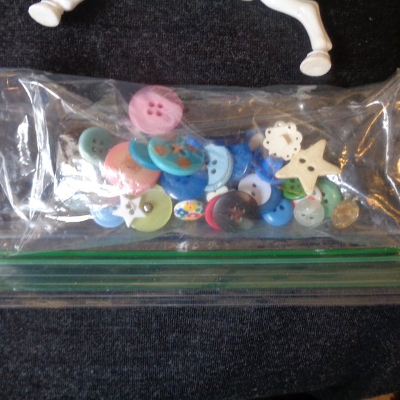 GRAB BAG TY SHEEP OLD BUTTONS HORSE ETC.  LOT - Picture 5 of 8